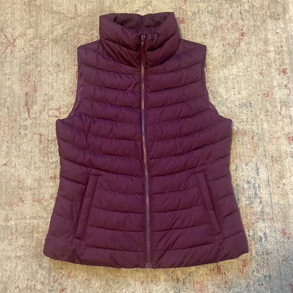 GAP- Lightweight puffer vest-Size XS
